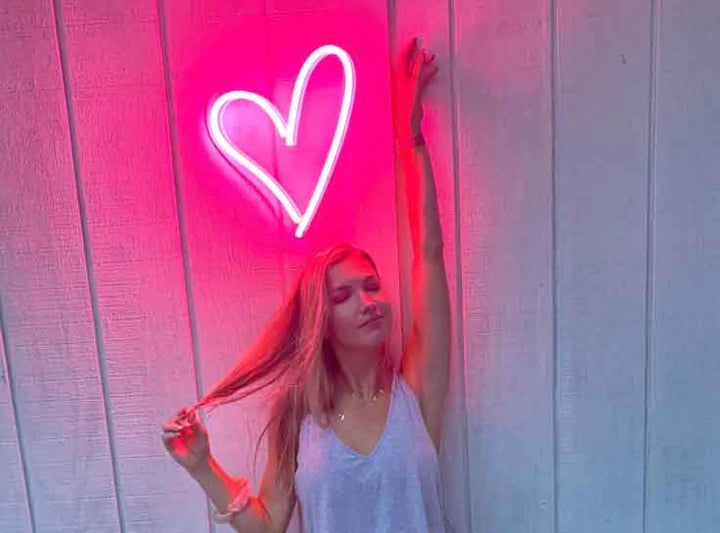 Glowing Heart Neon Sign ❤️❤️❤️ - NLA 106