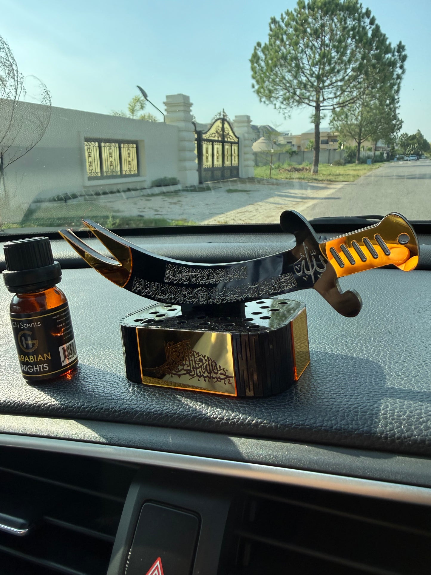 Luxury Zulfiqarstand for  Car & Office Refillable Wood diffuser with 10ml Dropper