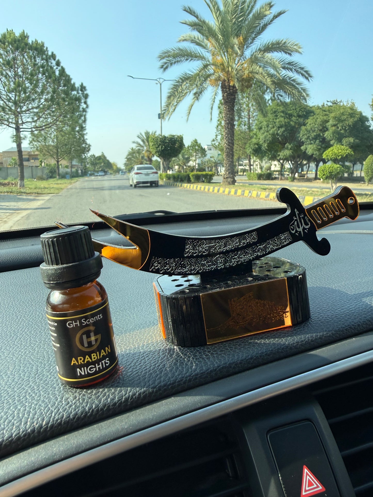 Luxury Zulfiqarstand for  Car & Office Refillable Wood diffuser with 10ml Dropper