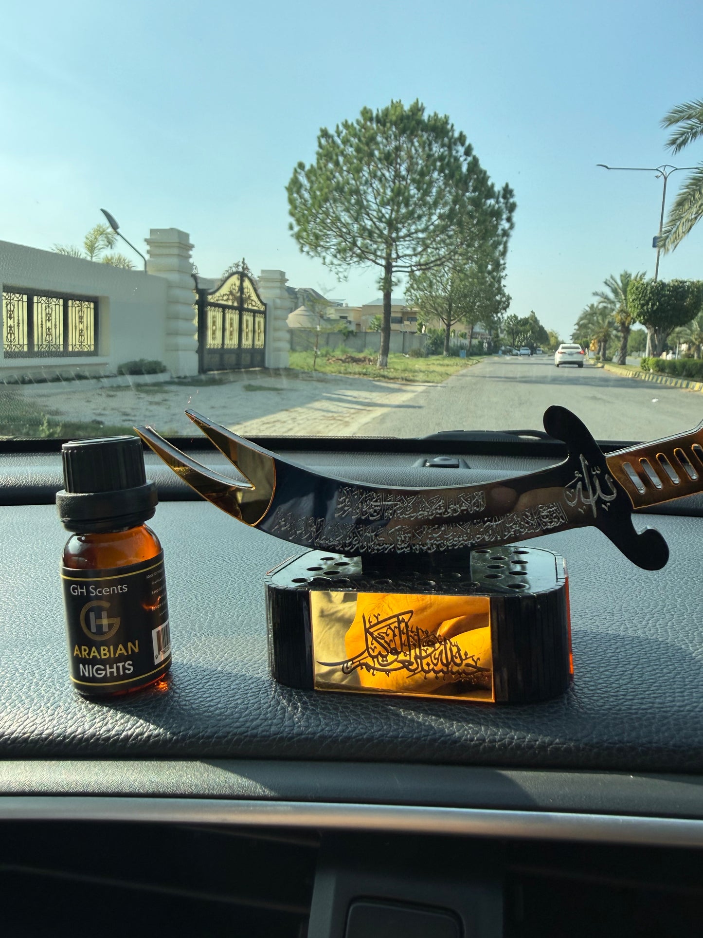 Luxury Zulfiqarstand for  Car & Office Refillable Wood diffuser with 10ml Dropper