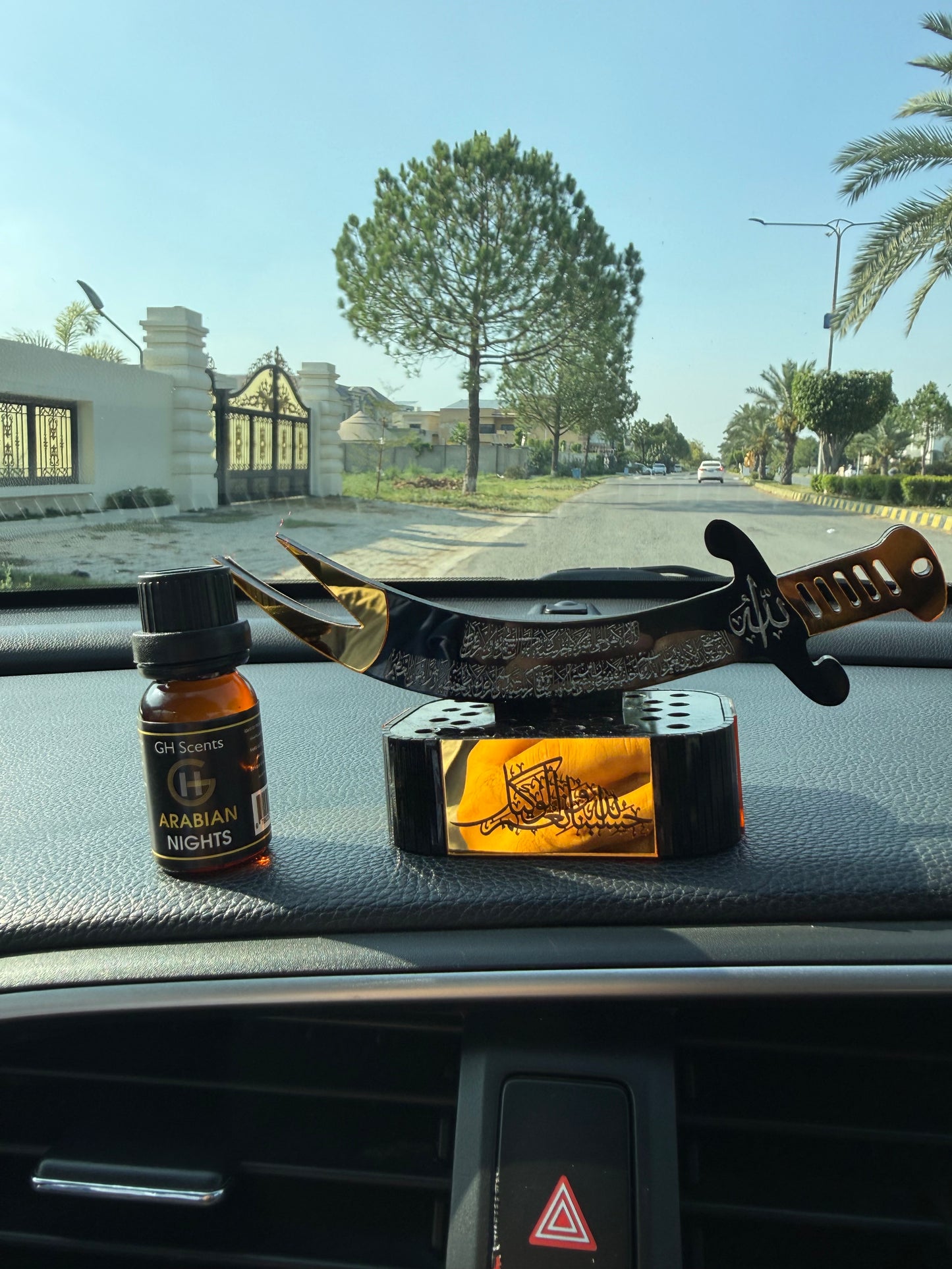 Luxury Zulfiqarstand for  Car & Office Refillable Wood diffuser with 10ml Dropper