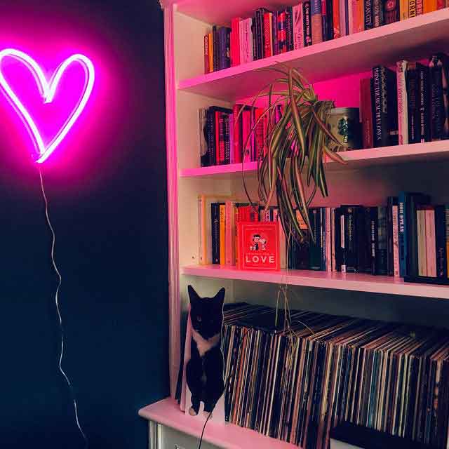 Glowing Heart Neon Sign ❤️❤️❤️ - NLA 106